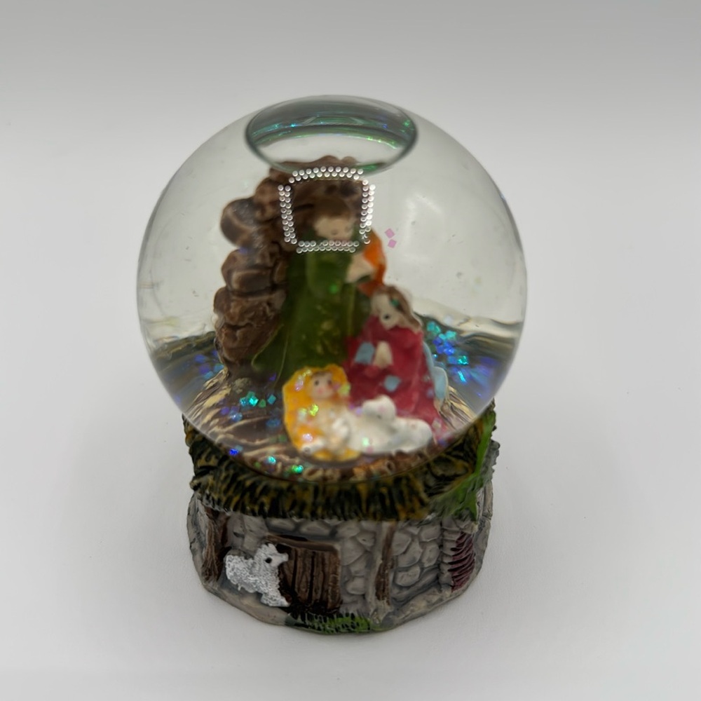 Snow Globe Nativity Mary Joseph Baby Jesus